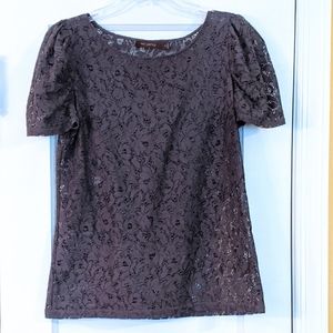 ✨2 for $25✨ Limited top, lacy w/ puff sleeves, EUC